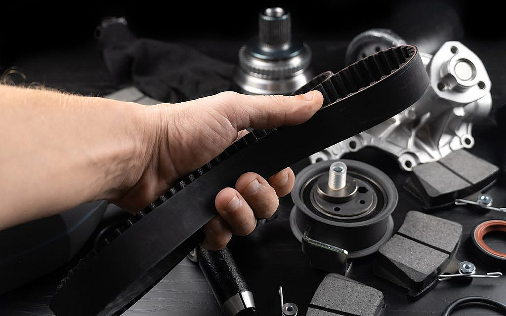 شخص ممسك في قشاط التايمنج