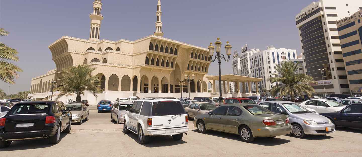 موقف سيارات في الشارقة