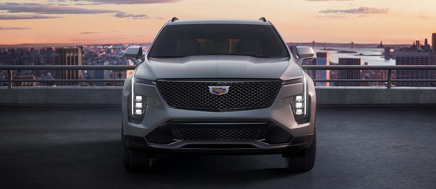 سيارة سيارة كاديلاك XT4 2024