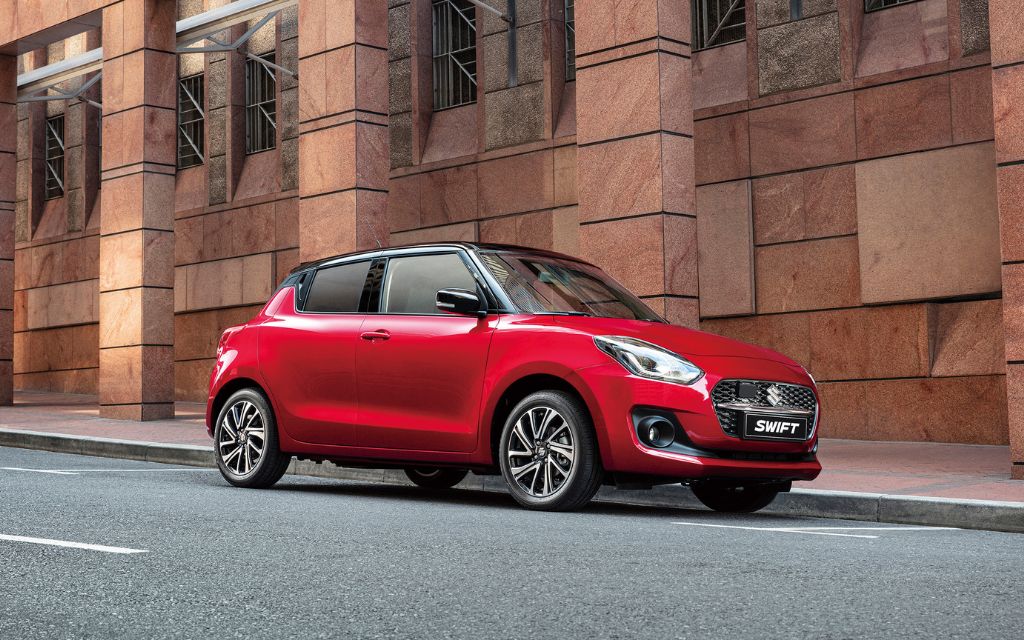 سيارة سوزوكي سويفت حمراء