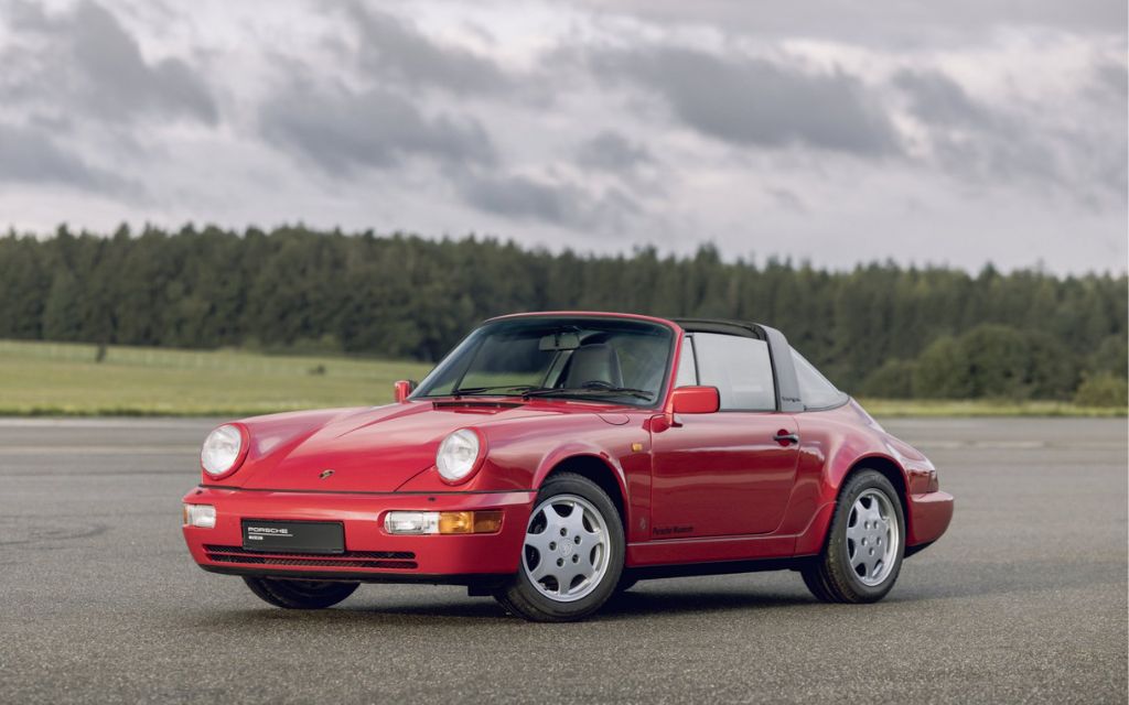 سيارة بورش 964 حمراء من الجيل الثالث