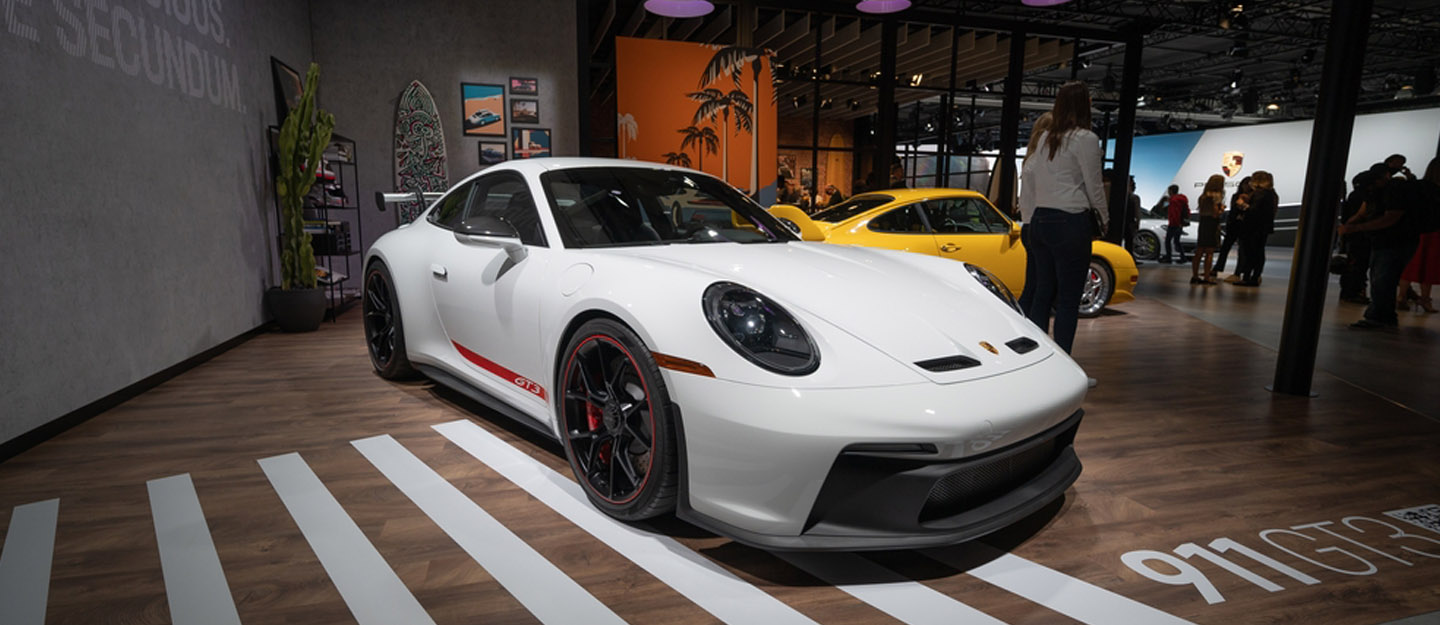 سيارة بورش 911 بيضاء