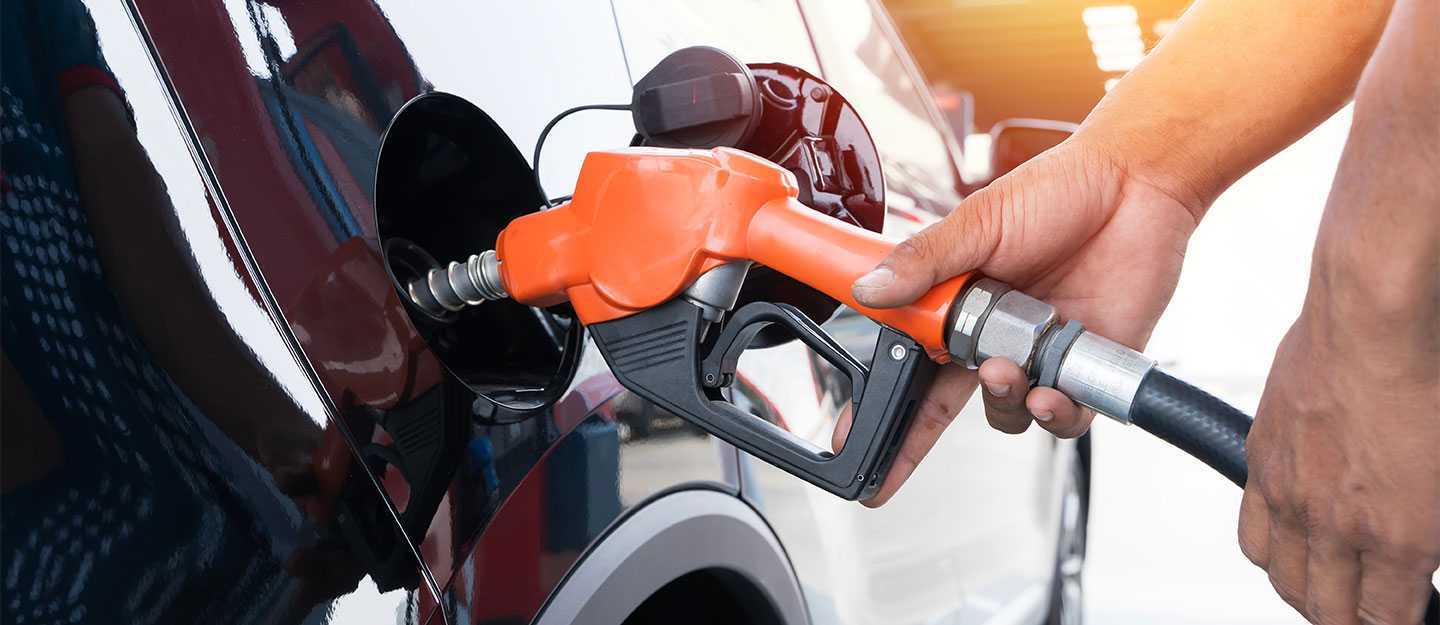 filling your car in hot weather