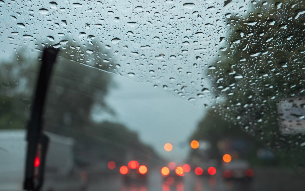 Driving a car in the rain can reduce eco mode working
