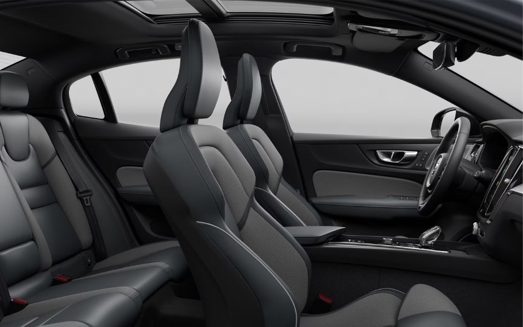 سيارة فولفو أس 60 إصدار 2024 من الداخل