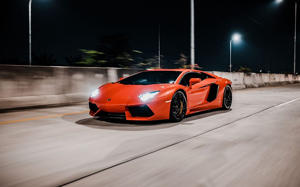 الاختلاف بين الفورمولا 1 والسيارات الرياضية