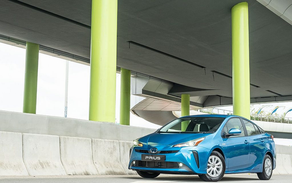 تويوتا بريوس أول سيارة هجينة تم تصنيعها على نطاق واسع