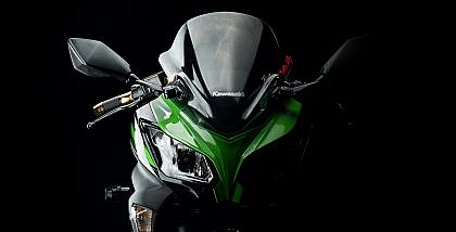 دراجة كاواساكي خضراء