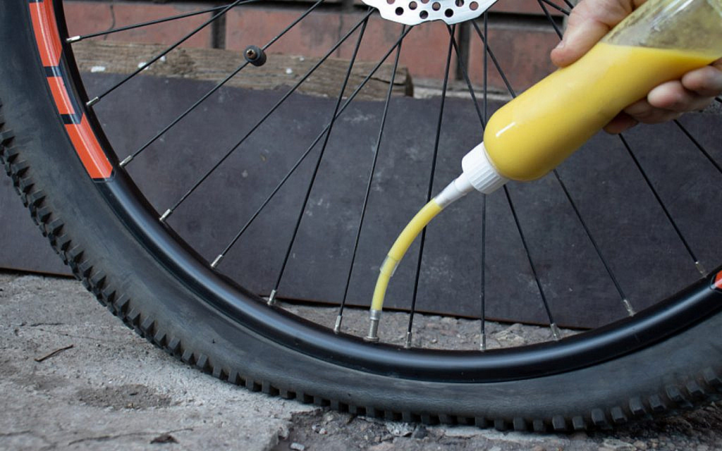 filling a liquid in tubeless tyre