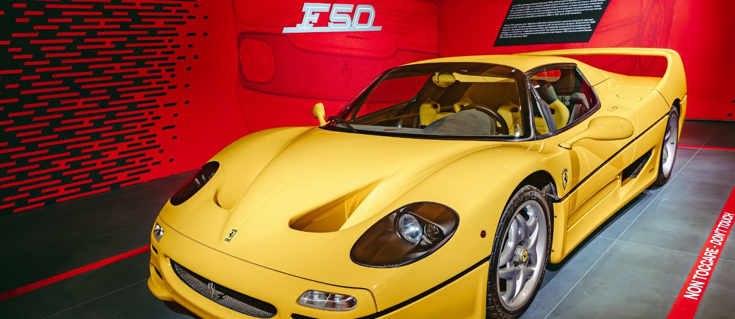 سيارة فيراري F50