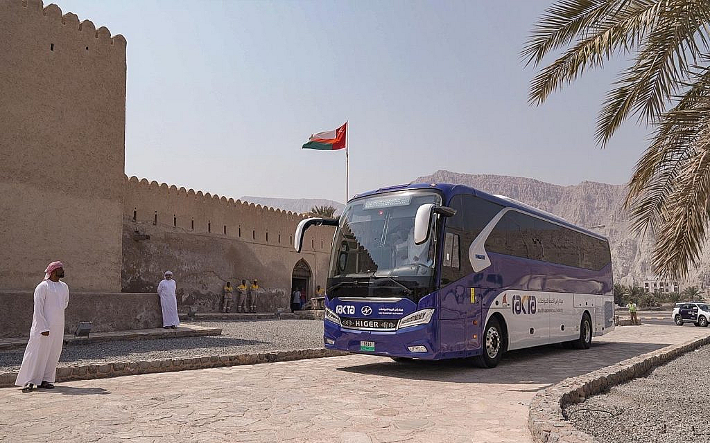 حافلة رأس خيمة في عُمان