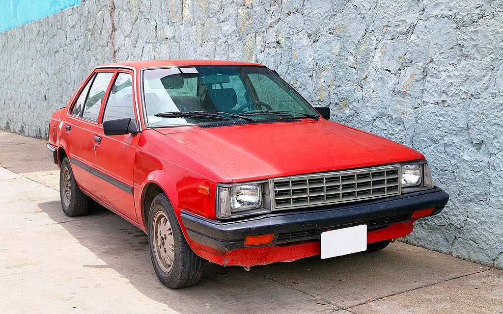 نيسان سنترا من الجيل الأول 