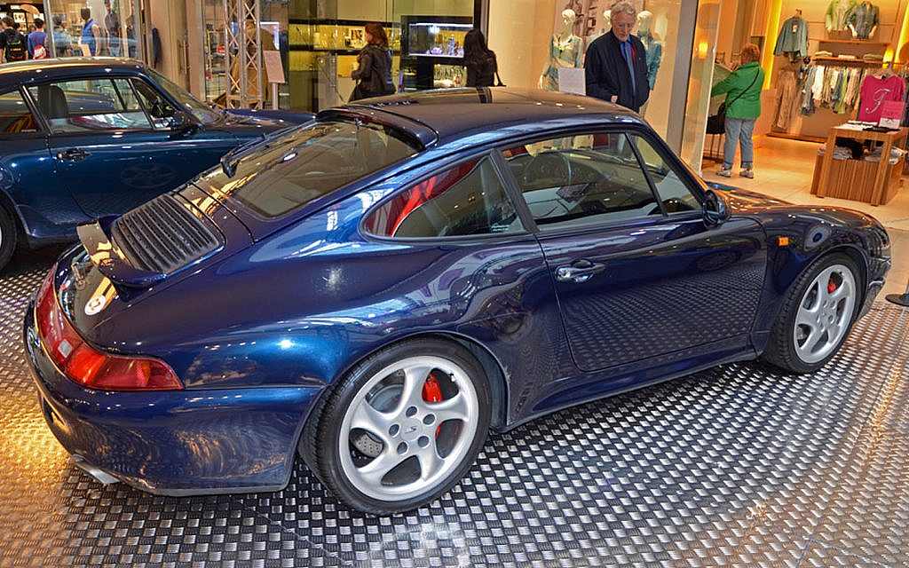 سيارة بورش 964