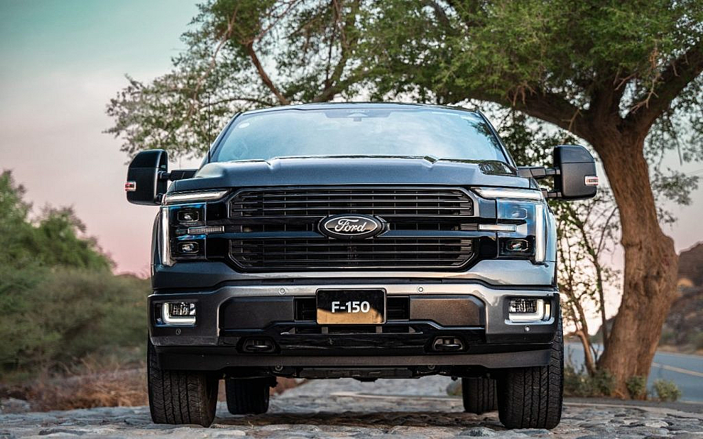 فورد f-150 موديل 2024 من الأمام