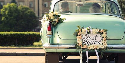 مزايا استئجار سيارة لحضور حفل زفاف في دبي