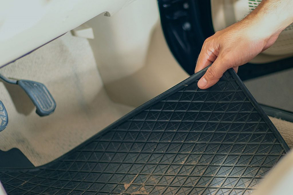 easy Car carpet cleaning and replacement steps