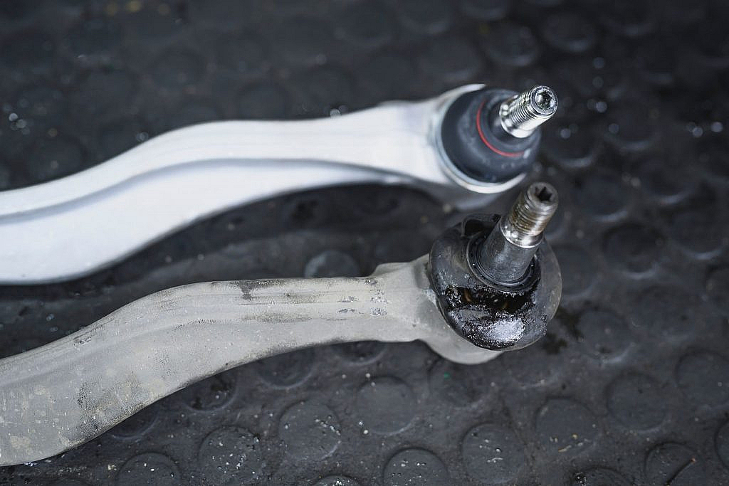 You must keep an eye on the signs that indicates when to replace lower control arm bushing