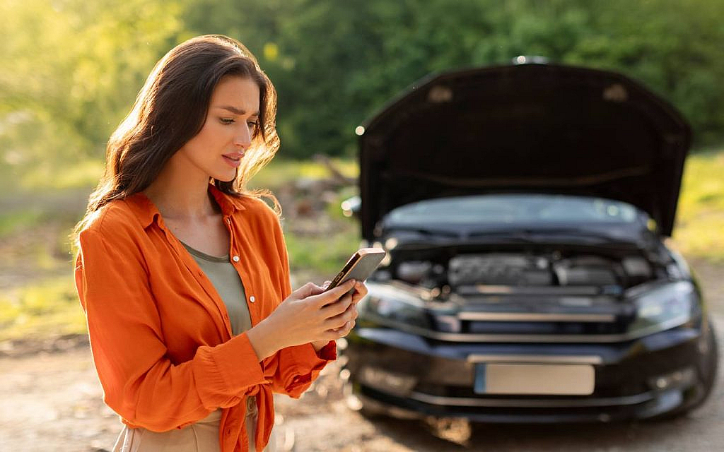 first rule of Emergency off-road recovery is to call assistance services