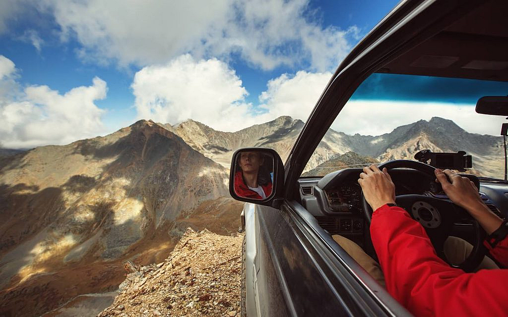 Tips to Get out of a Car That's Hanging over a Cliff
