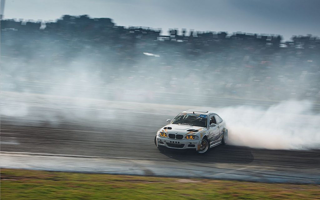 Handling a car with high power output is challenging for beginners learning drifting.