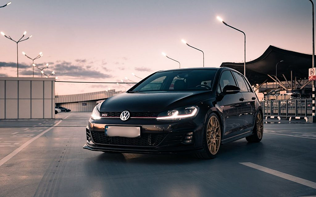 Sleeper car examples such as VW Golf GTI
