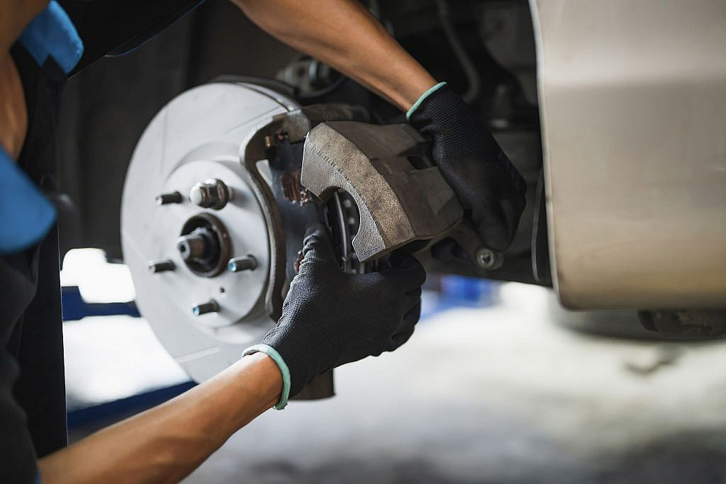 brake shoes or brake pads: which one is better for your vehicle