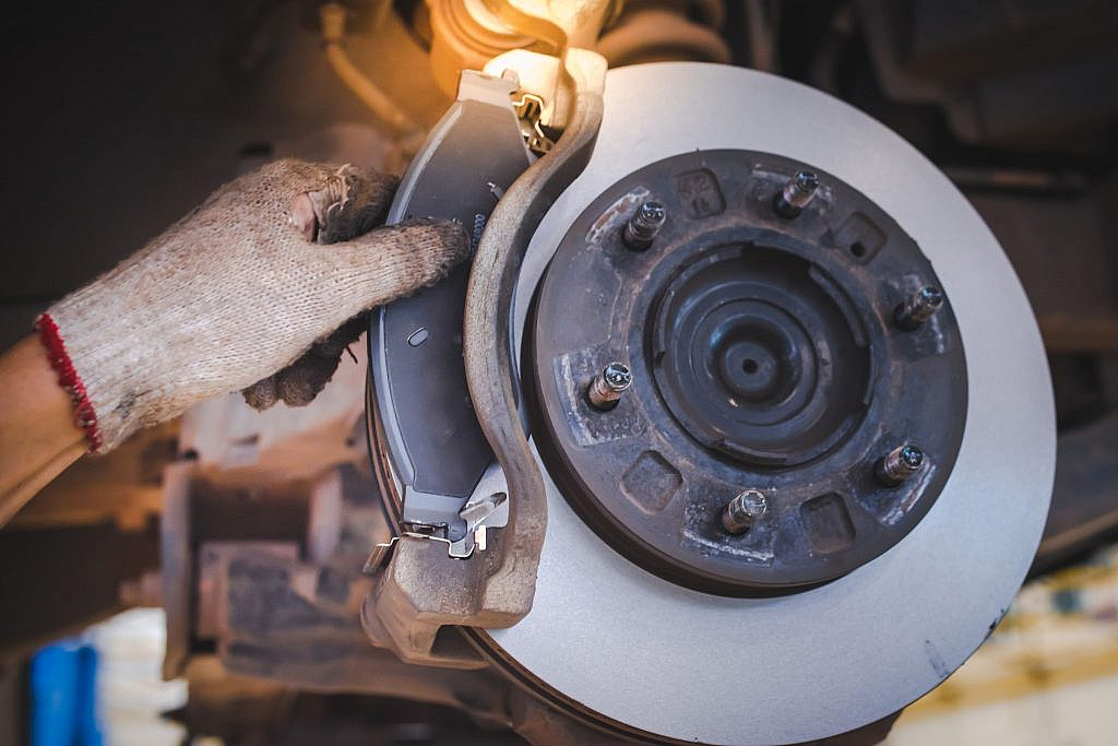 Here is a comparison between brake shoes vs brake pads