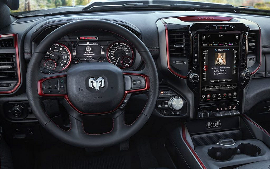  1500 دودج رام من الداخل 