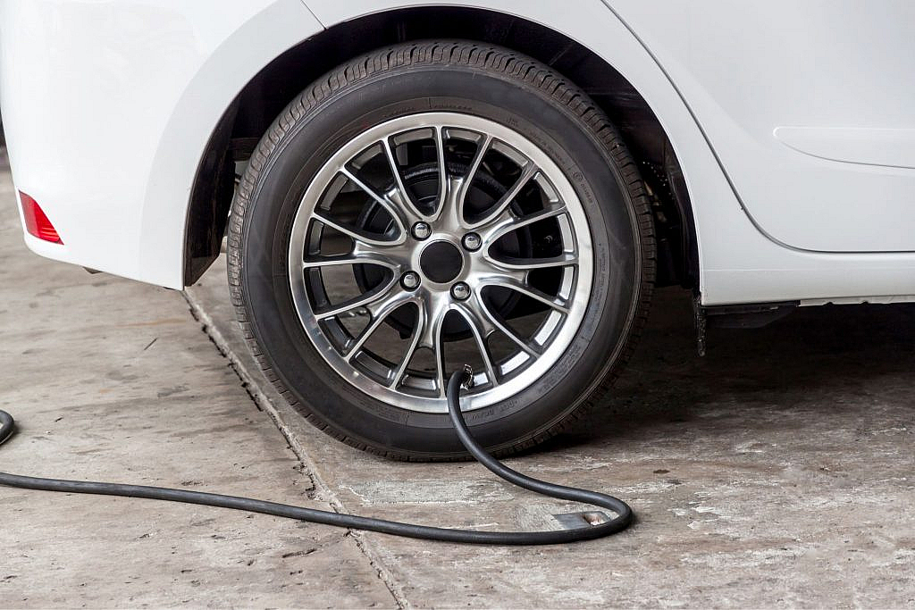 you must know ways to Inflate car tyre with bike pump