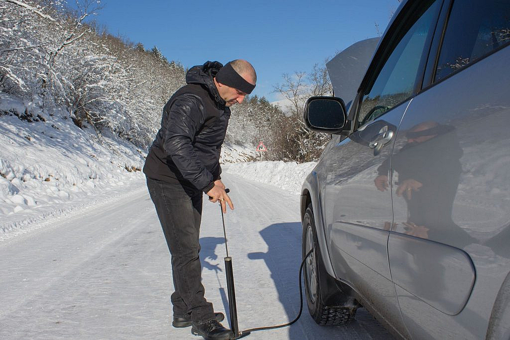 Inflating car tyres with bicycle pump can help in unexpected situations