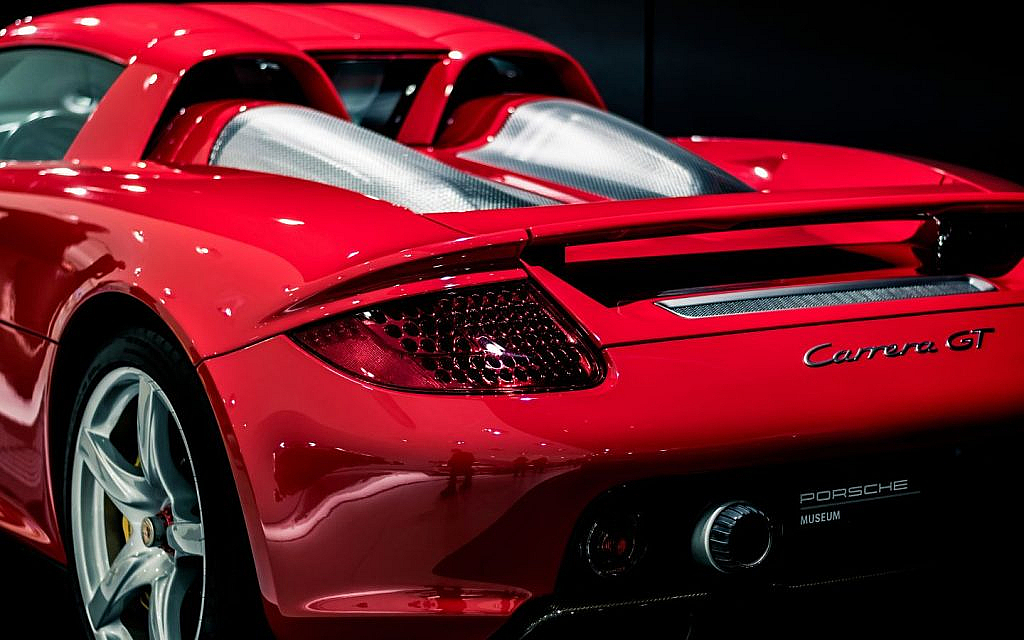 List of production cars with Formula 1 technology including carrera GT