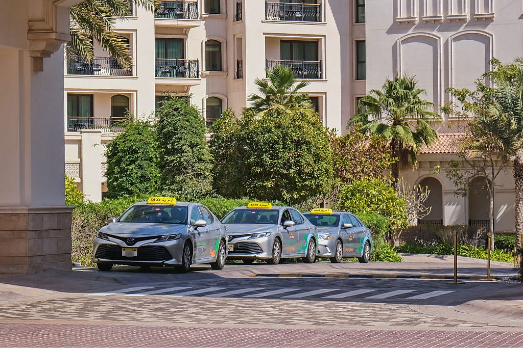 Taxi booking in the UAE ensures reliable transport across all major cities