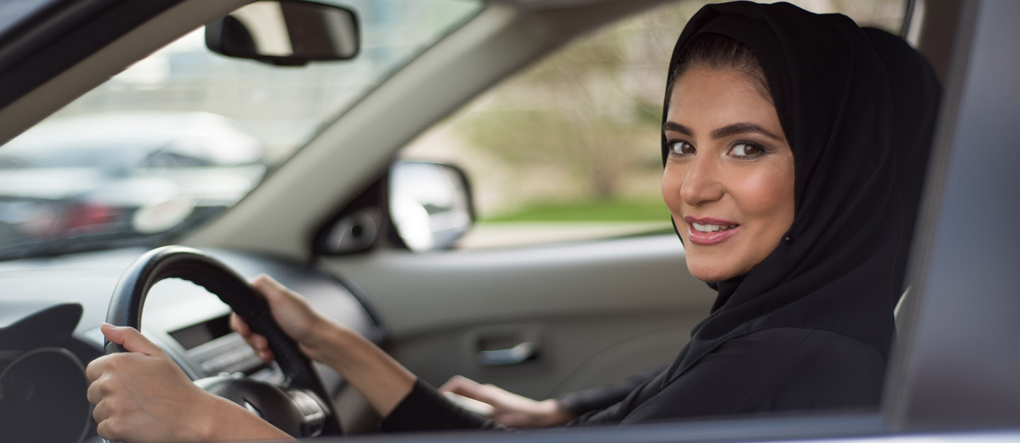 مرأة تقود