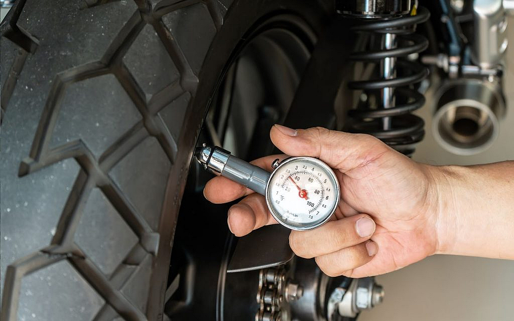 Underinflated tyres raise rolling resistance and lower fuel efficiency.