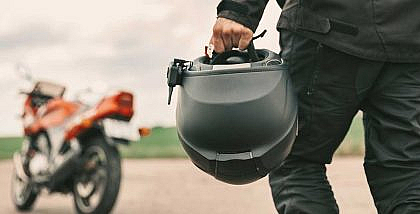 Commercial motorcycle licence plates in Abu Dhabi
