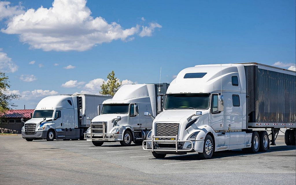 Construction firms now add renewable-powered chargers for cleaner fleet operations.