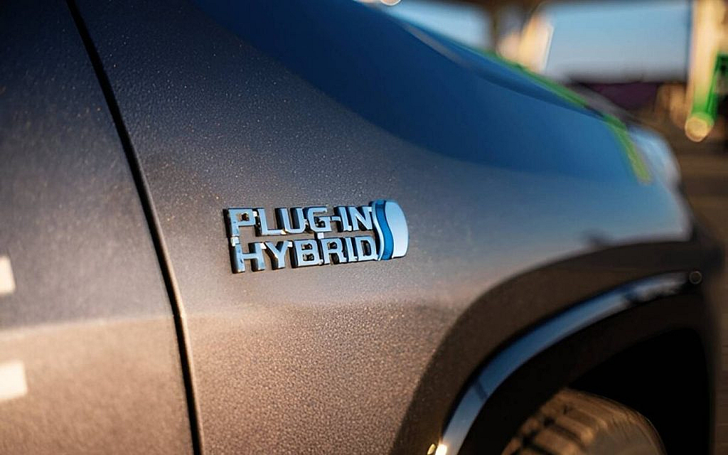 with plug in hybrid cars drivers enjoy the full EV driving experience