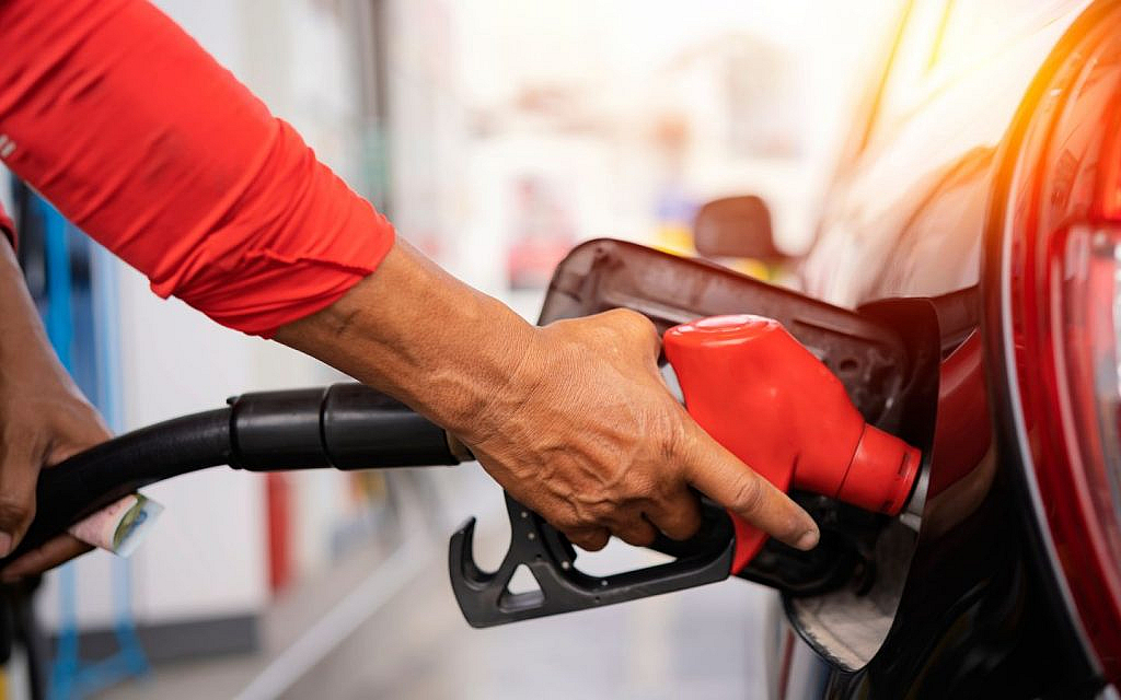 Fill the borrowed car's fuel tank when returning. 