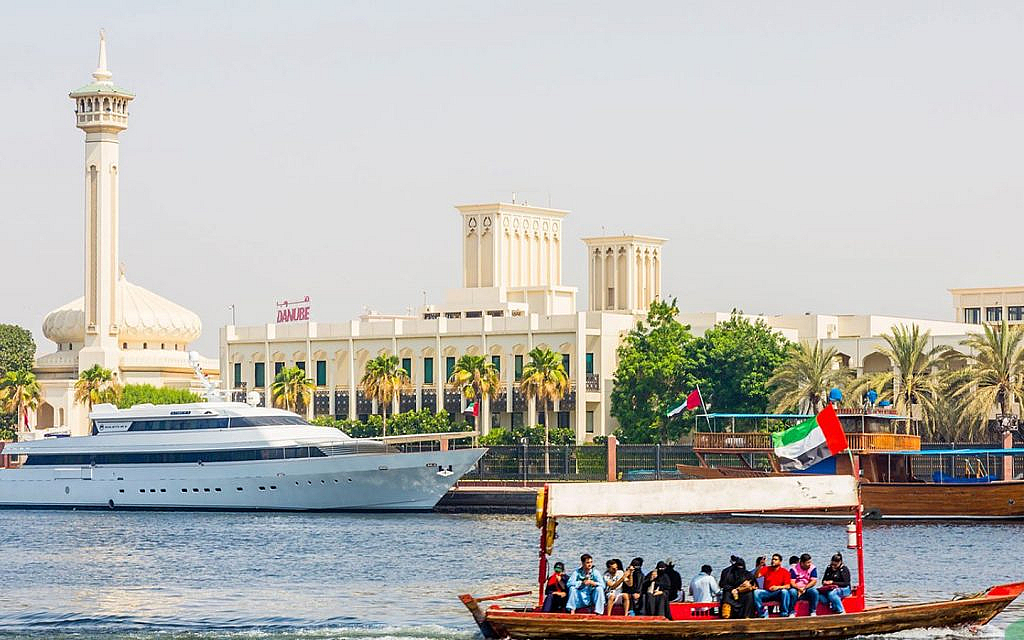 Abras in Ajman offer are among the safe means of transportation. 