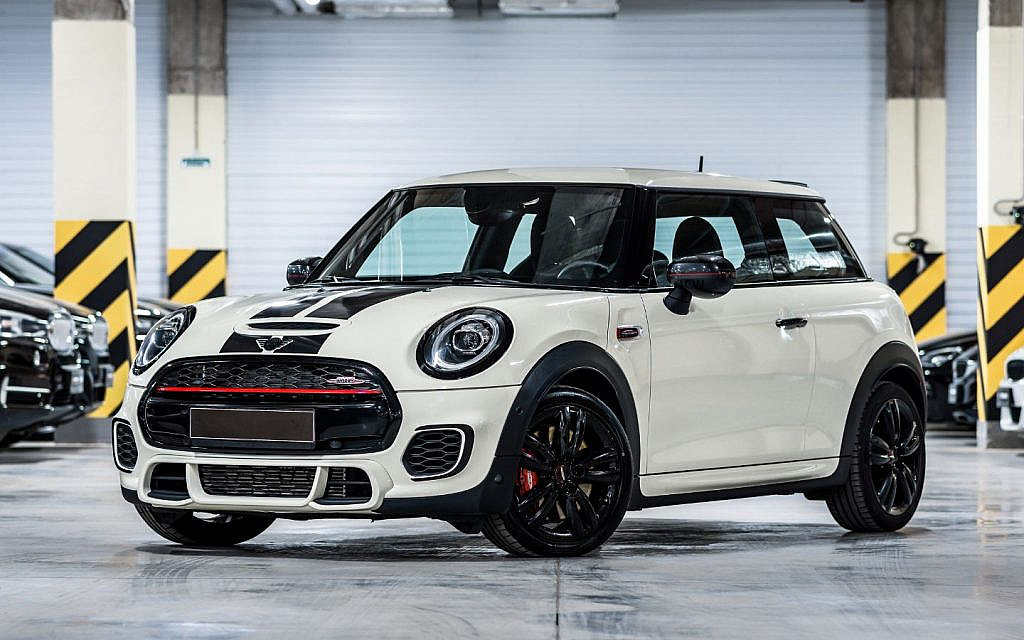 MINI Countryman features and facelift