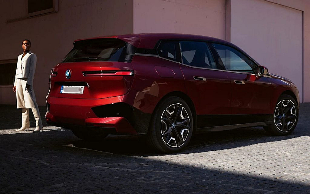 bmw ix is a popular German SUV in the UAE