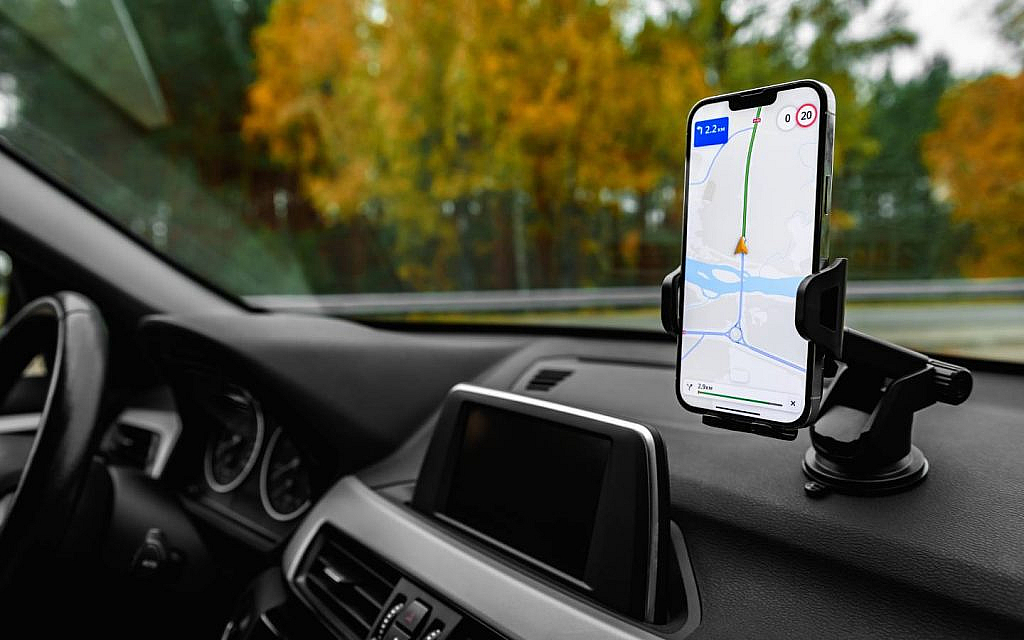 EV driver gift guide also includes giving out portable mobile stands and other related accessories