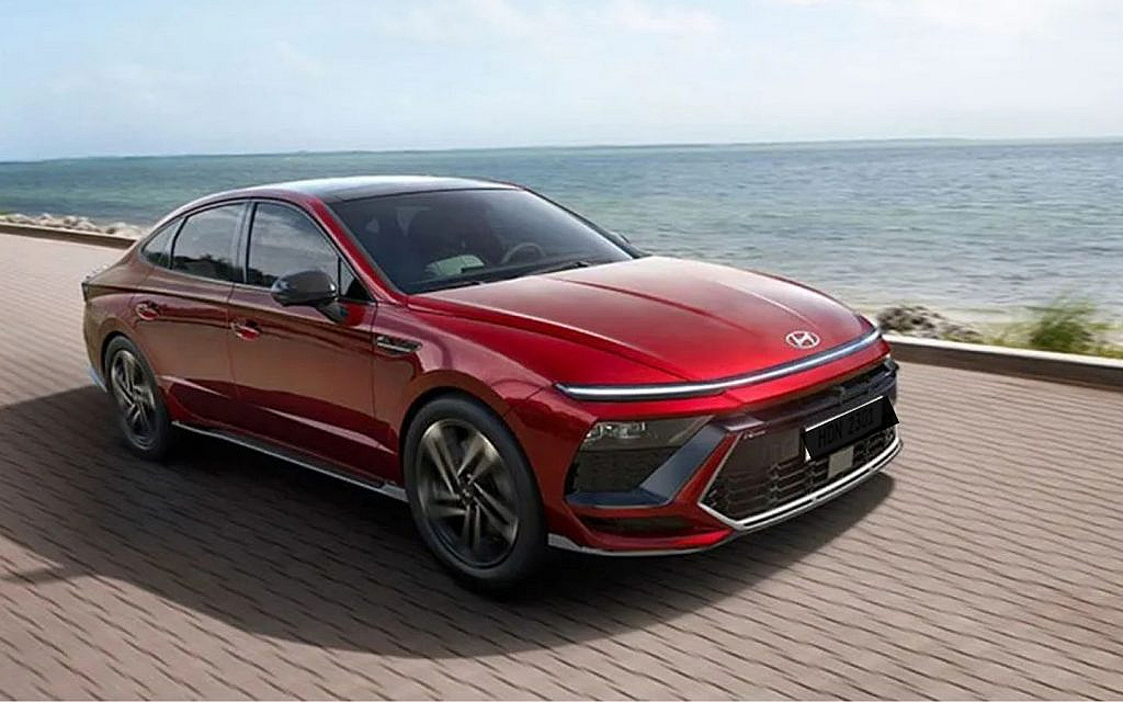 latest red colour Hyundai Sonata on the road 