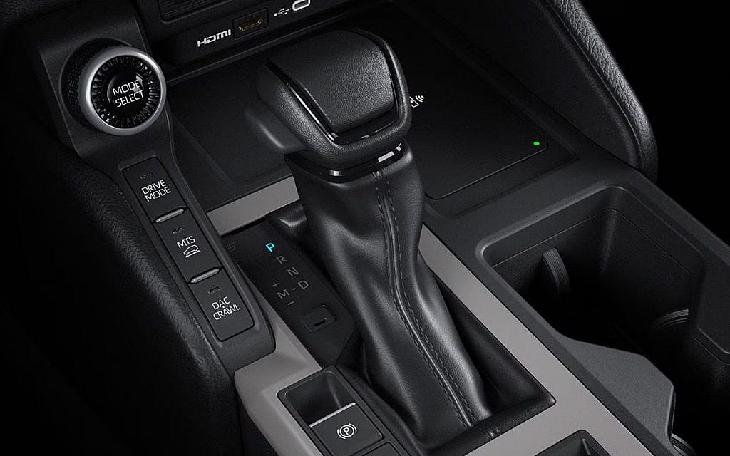 Toyota Prado driving mode selector and gear shift lever