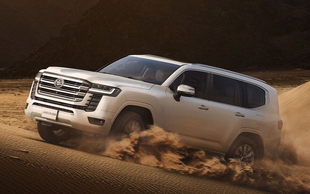 2025 White Land Cruiser on the sand dunes