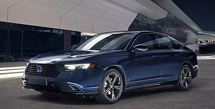 سيارة هوندا أكورد 2025 زرقاء