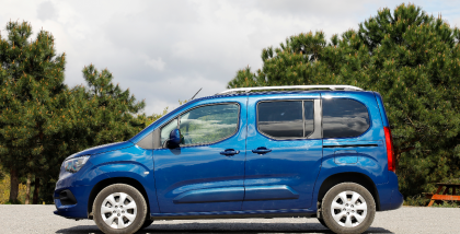 ميني فان ازرق