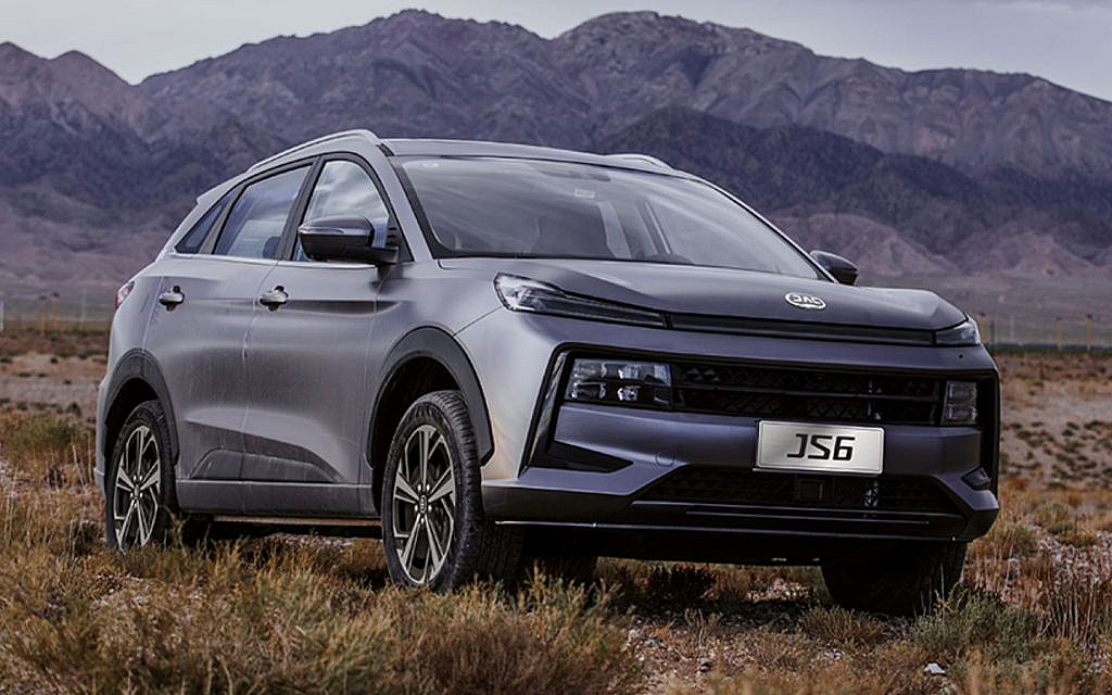 The crossover SUV JS6 on a grassland