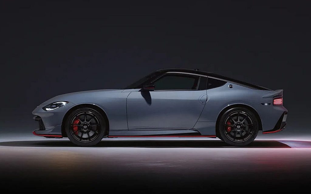 Side view of grey Nissan Z NISMO 