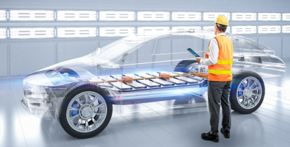 رجل ومجسم بطارية